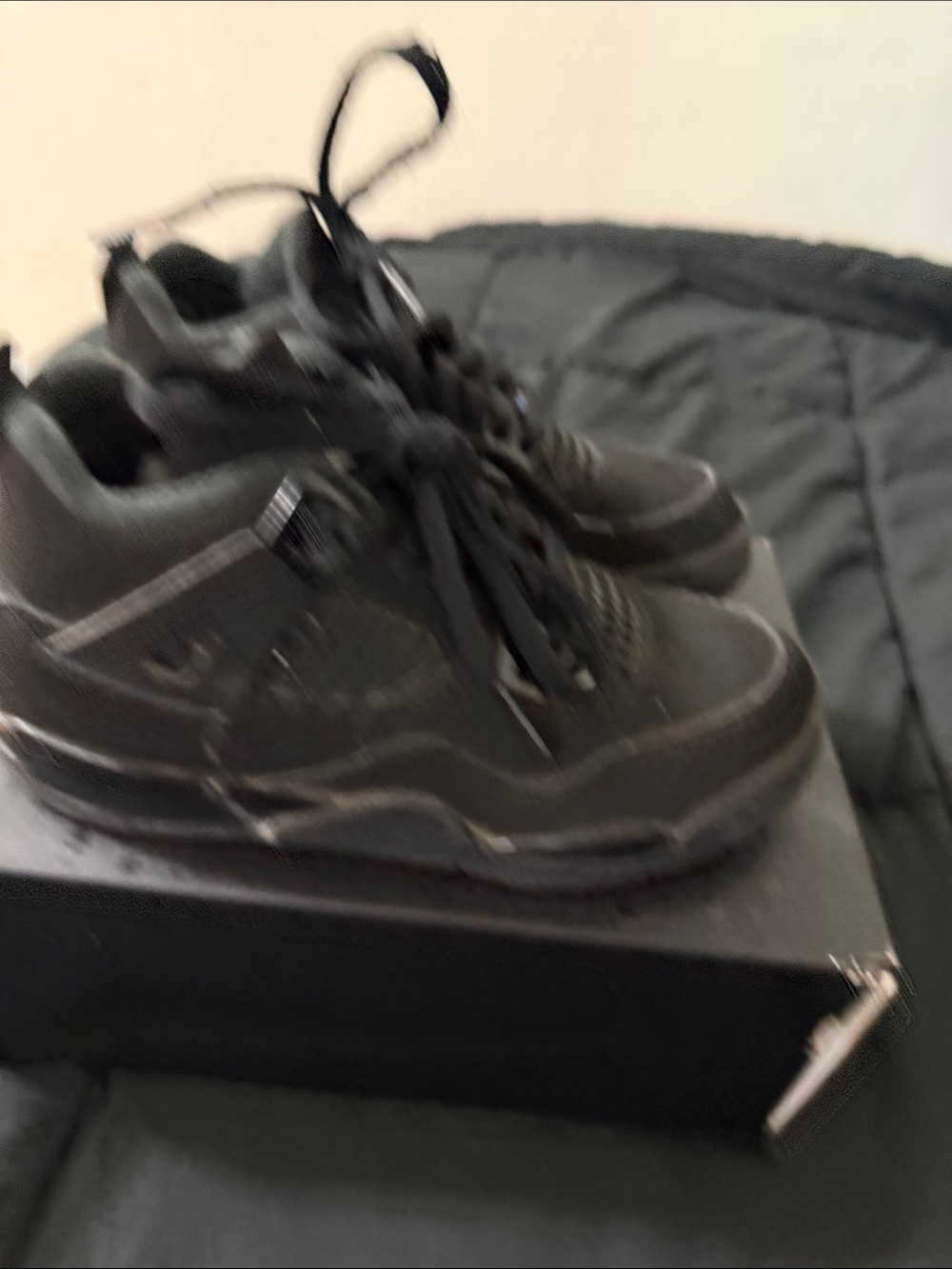 Nike kids Black Low-Top Retro Basketball Sneakers - Picture 4 of 7